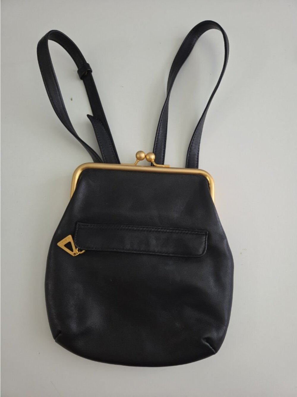 Vintage Americano Black Leather Gold Hardwear Kiss Lock Shoulder Bag/ Backpack
